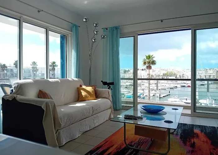 Marina Apartment With Pool Access